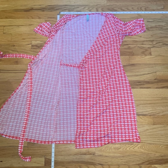 Graphic design wrap dress - pink and white - Picture 2 of 9